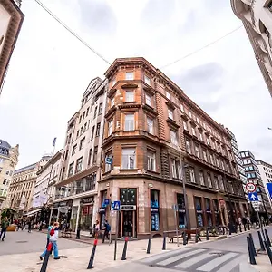 2b & Magyarország
